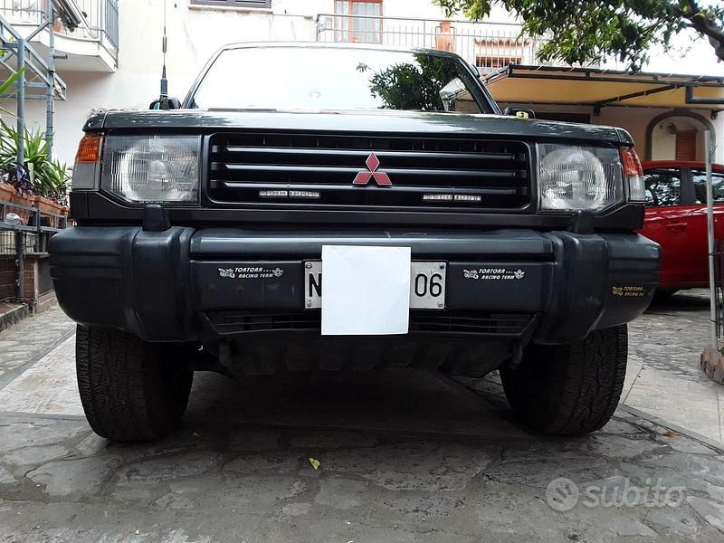 Usata Mitsubishi Pajero 100 CV (73 kW) 1992 Nero SUV