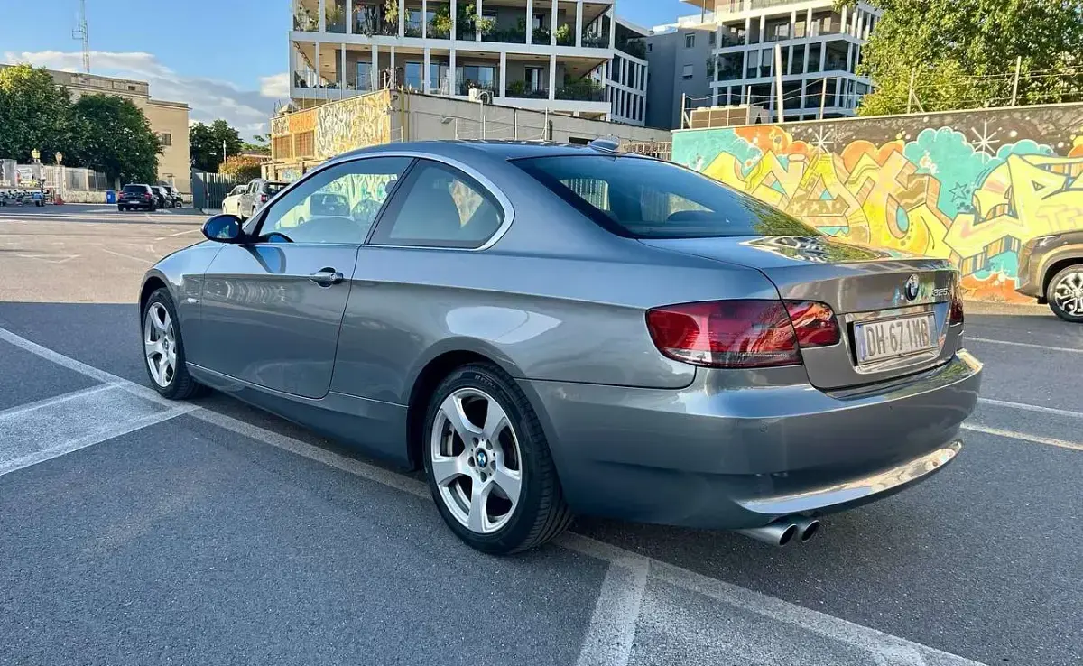 Usata BMW 325 Efficient Dynamics 218 CV (160 kW) 2007 Argento Coupé