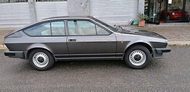 Second-hand Alfa Romeo Alfetta 129 CP (94 kW) 1982 Gri Berlinǎ