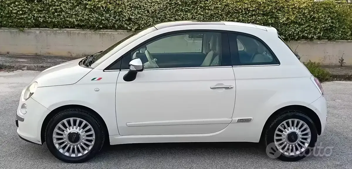 Käytetty Fiat 500 Lounge 69 HP (50 kW) 2010 Valkoinen Viistoperä