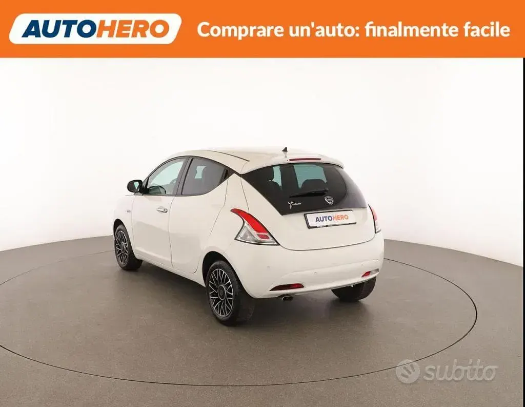 Usata Lancia Ypsilon 69 CV (50 kW) 2016 Bianco Utilitaria
