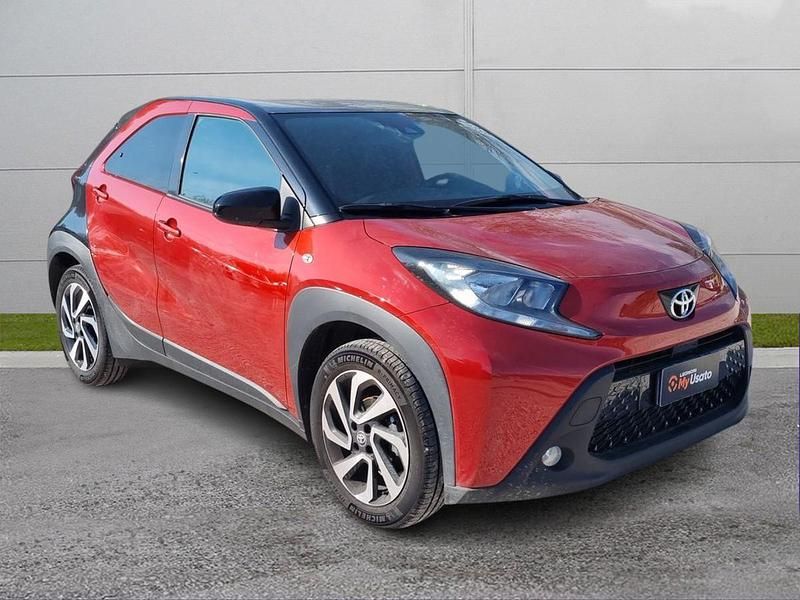 Usata Toyota Aygo X Trend 72 CV (52 kW) 2025 Rosso  tetto nero SUV