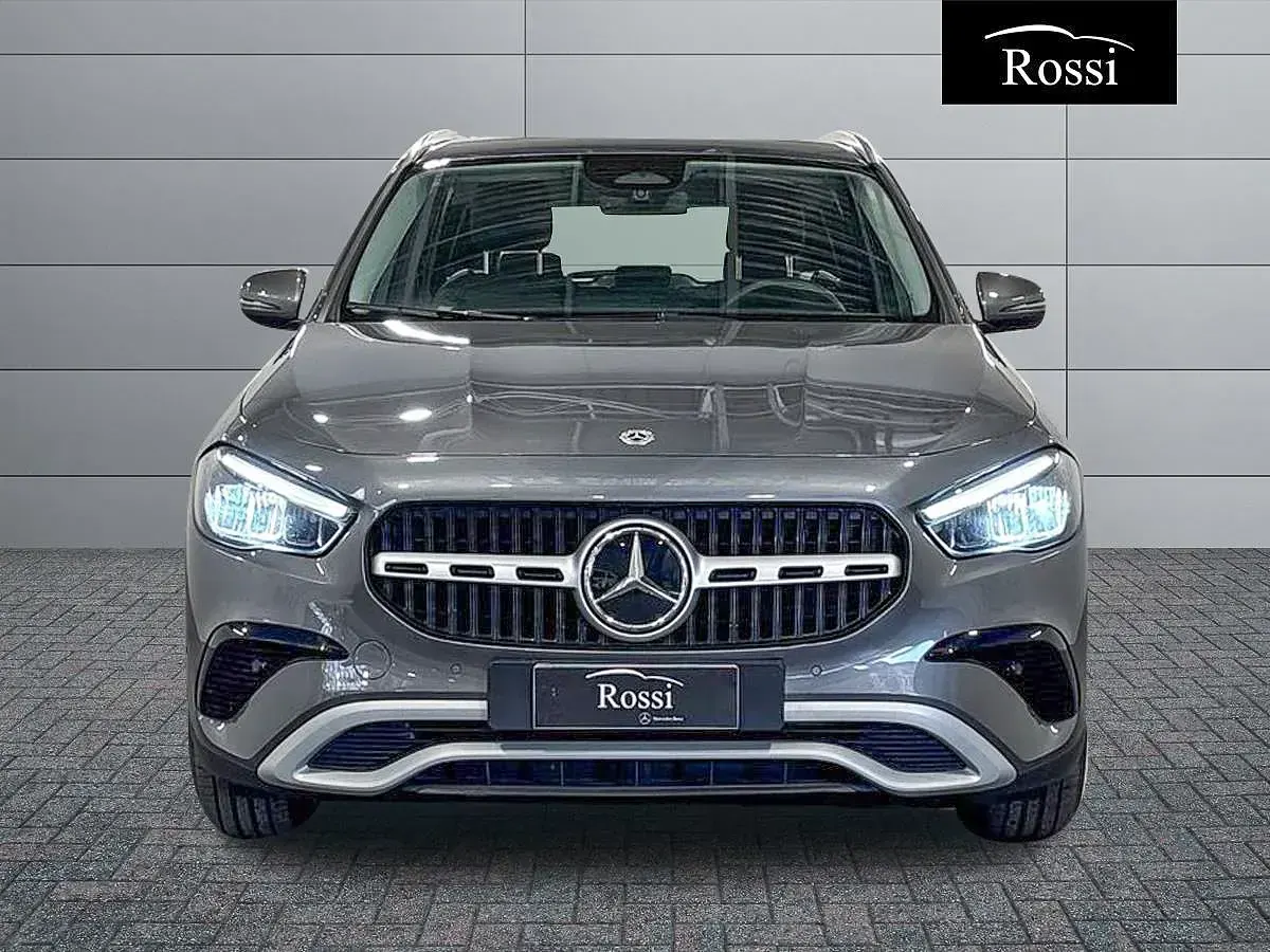 Usata Mercedes GLA180 Advanced 116 CV (85 kW) 2025 Grigio montagna SUV
