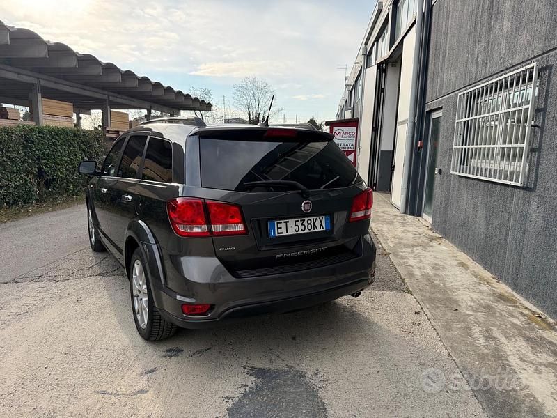 Usata Fiat Freemont Lounge 170 CV (125 kW) 2013 Grigio SUV