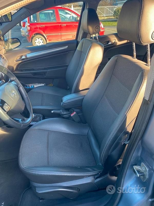 Usata Opel Astra Cosmo 101 CV (74 kW) 2007 Grigio Station wagon