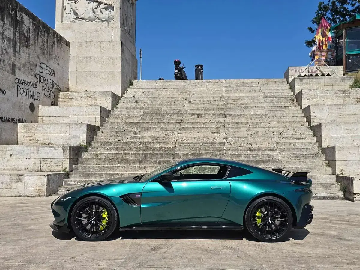 Usata Aston Martin V8 Vantage 534 CV (392 kW) 2024 Other Coupé
