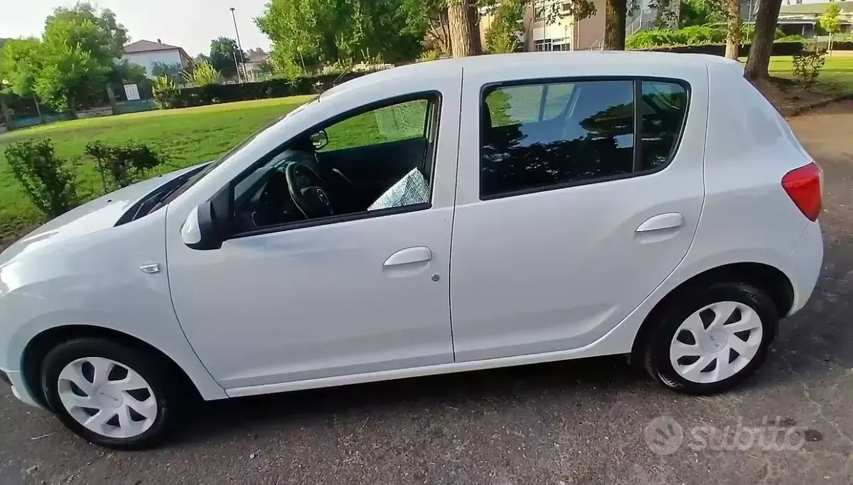Usata Dacia Sandero 90 CV (66 kW) 2016 Bianco Berlina