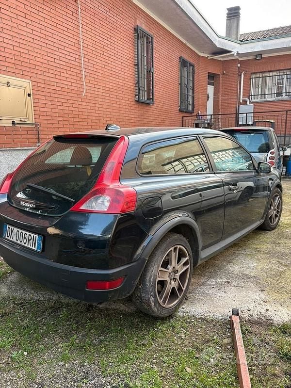 Usata Volvo C30 109 CV (80 kW) 2007 Nero Utilitaria