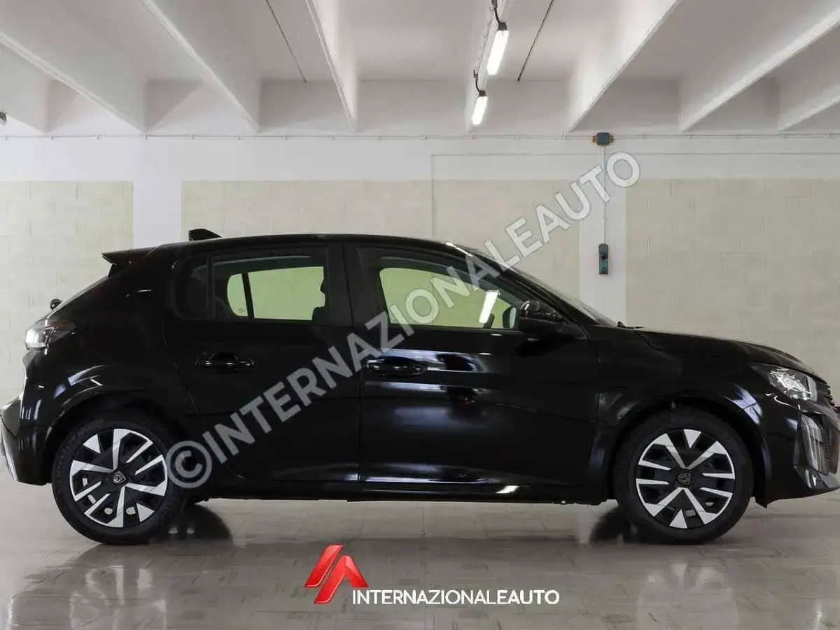 Usata Peugeot 208 Active 75 CV (55 kW) 2024 Nero Utilitaria