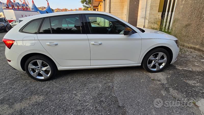 Bianco Usata 2021 Skoda Scala Sport Due volumi | 16.500 € (Buon prezzo) - Immagine 1/4