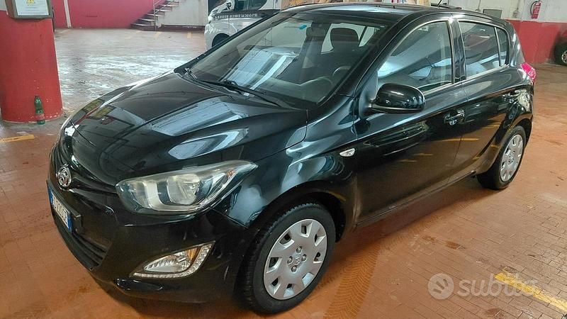 Usata Hyundai i20 Edition 86 CV (63 kW) 2013 Nero Utilitaria