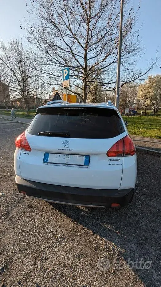 Usata Peugeot 2008 Allure 99 CV (72 kW) 2016 Bianco SUV