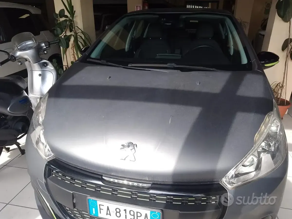 Usata Peugeot 208 Access 82 CV (60 kW) 2015 Grigio Utilitaria