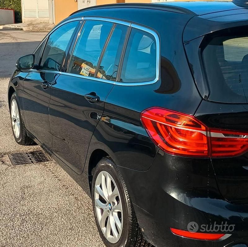 Begagnad BMW 220 190 HK (139 kW) 2021 Svart Minibuss