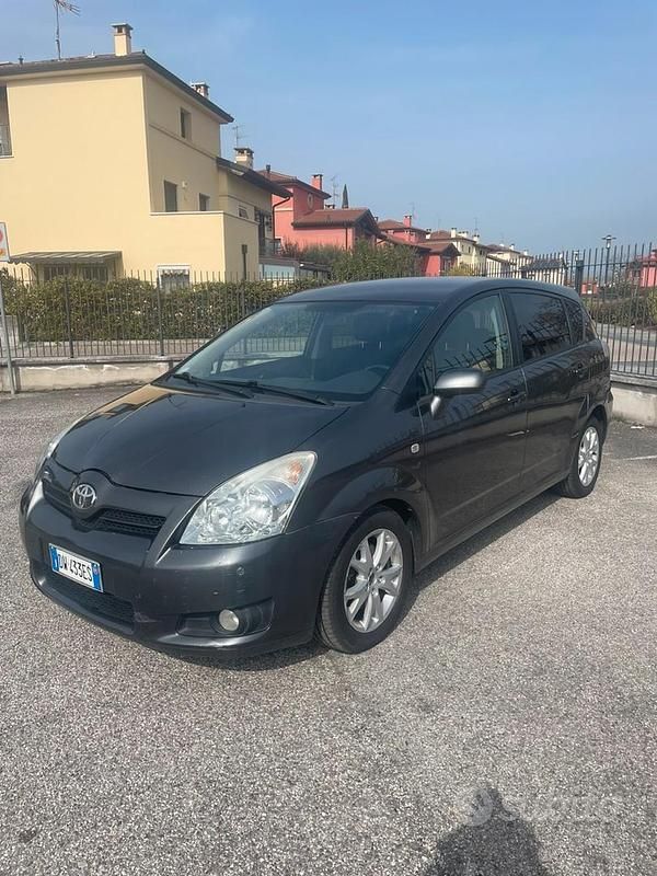 Usata Toyota Corolla Verso Sol 136 CV (100 kW) 2009 Grigio Monovolume