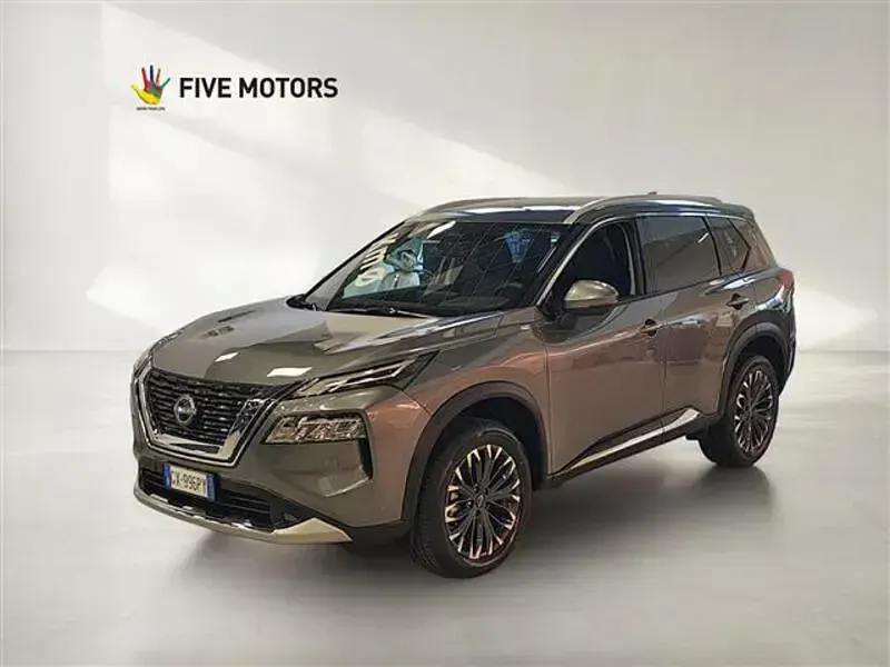 Nuova Nissan X-Trail Tekna 204 CV (150 kW) 2025 Grigio scuro SUV