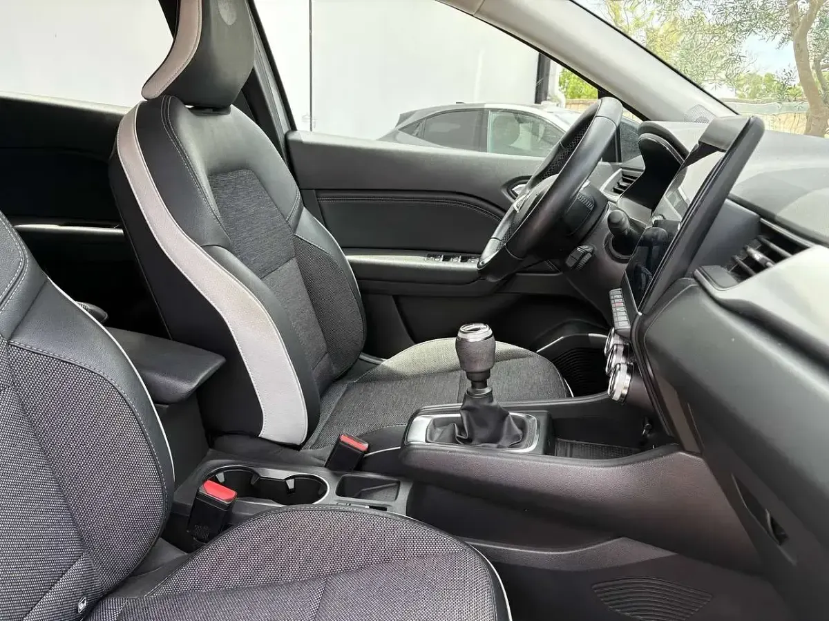 Usata Renault Captur Intens 101 CV (74 kW) 2023 Grigio cassiopea SUV