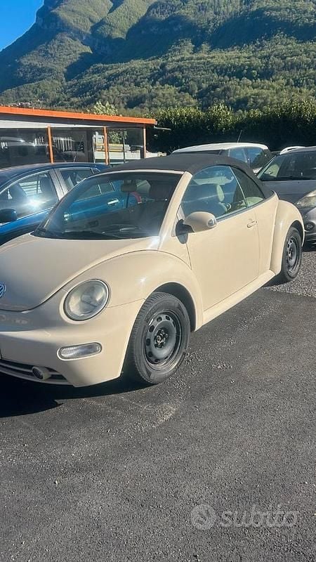 Usata VW New Beetle Cabriolet 106 CV (77 kW) 2004 Beige Cabrio
