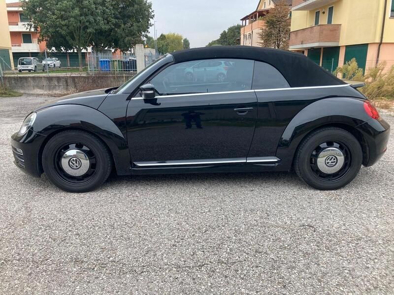 Usata VW Beetle Cabriolet Sport 220 CV (161 kW) 2014 Marrone Cabrio