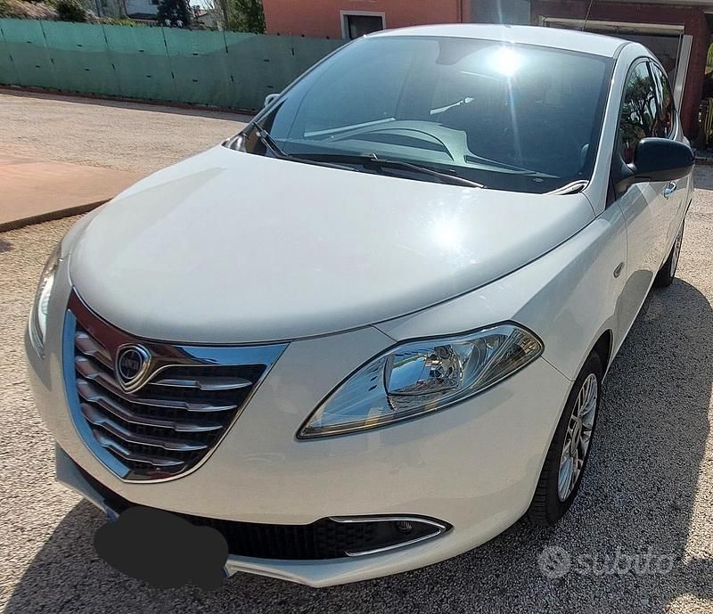 Bianco Usata 2013 Lancia Ypsilon Gold Due volumi | 6400 € (Buon prezzo) - Immagine 1/4
