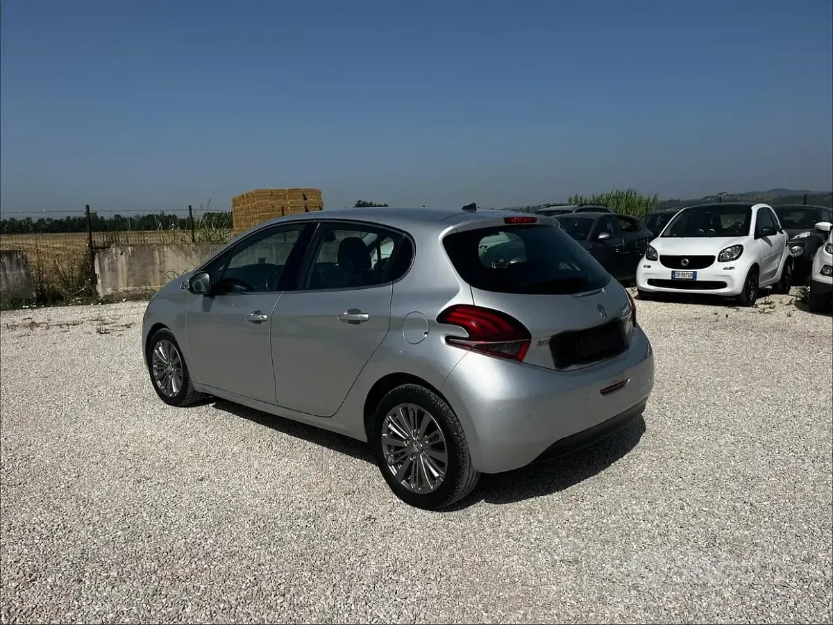 Usata Peugeot 208 Active 75 CV (55 kW) 2016 Grigio Utilitaria