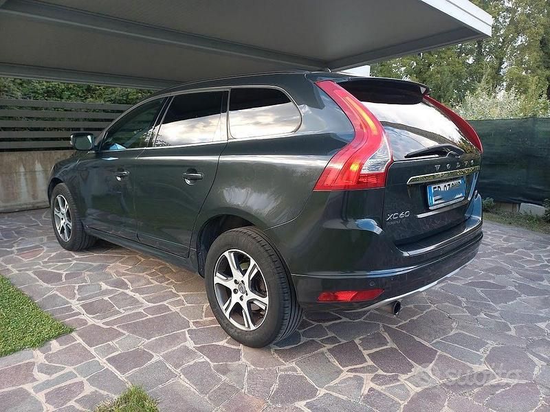 Usata Volvo XC60 Kinetic 136 CV (100 kW) 2013 Nero SUV