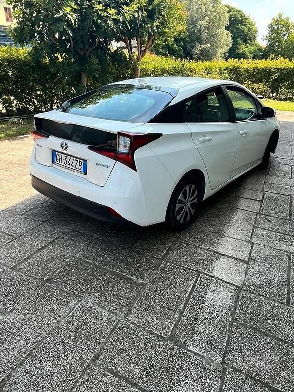 Usata Toyota Prius Active 98 CV (72 kW) 2022 Bianco Utilitaria