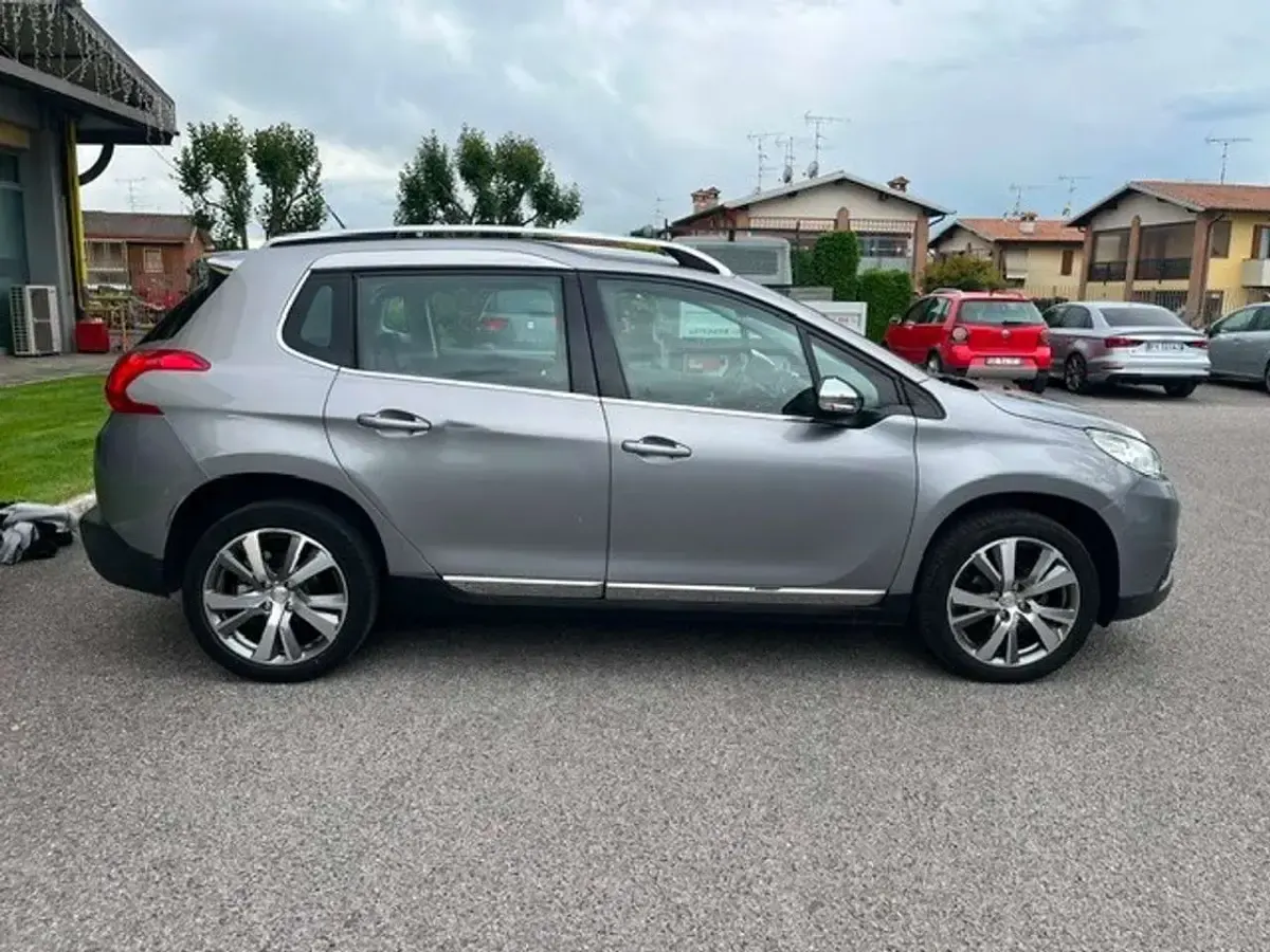 Usata Peugeot 2008 Allure 99 CV (72 kW) 2016 Argento SUV