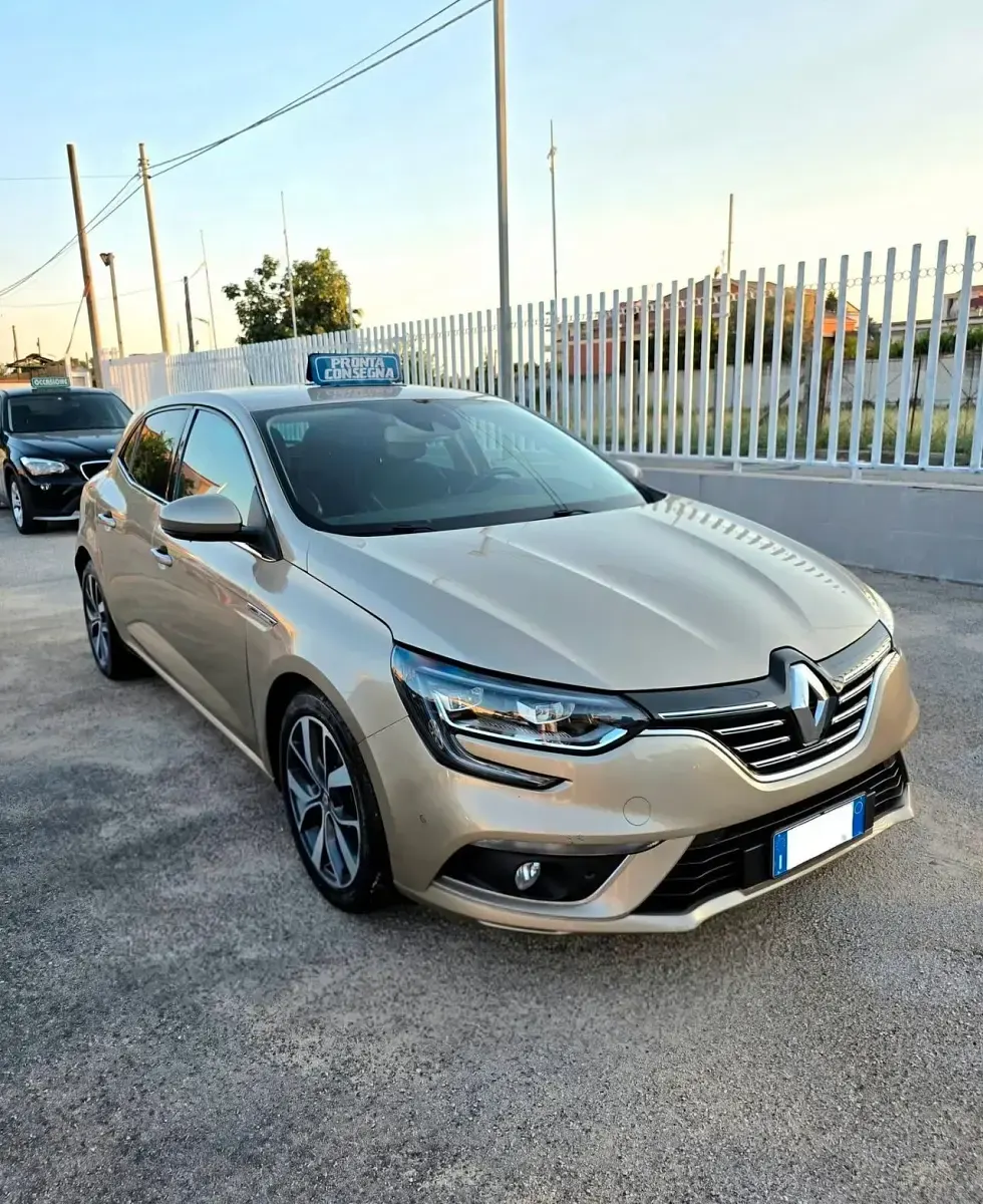 Usata Renault Mégane IV Bose Edition 110 CV (80 kW) 2017 Oro Berlina