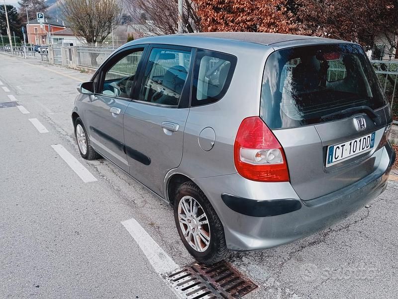 Usata Honda Jazz S 83 CV (61 kW) 2005 Grigio Utilitaria