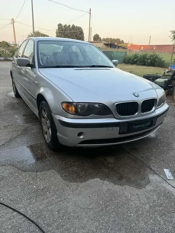 Usata BMW 318 143 CV (105 kW) 2003 Grigio Berlina
