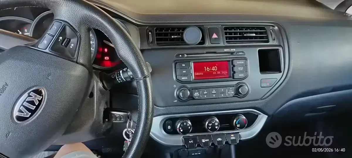 Usado Kia Rio EX 75 HP (55 kW) 2012 Cinzento Sedan
