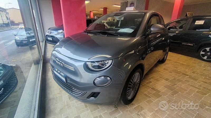 Grigio Usata 2023 Fiat 500e Tre volumi | 14.900 € (Super prezzo) - Immagine 1/4