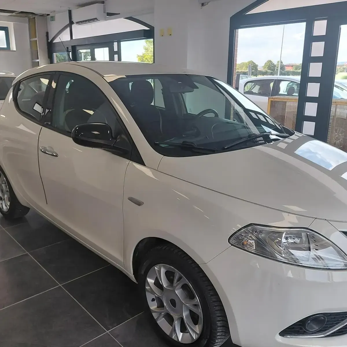 Usata Lancia Ypsilon 69 CV (50 kW) 2016 Bianco Utilitaria