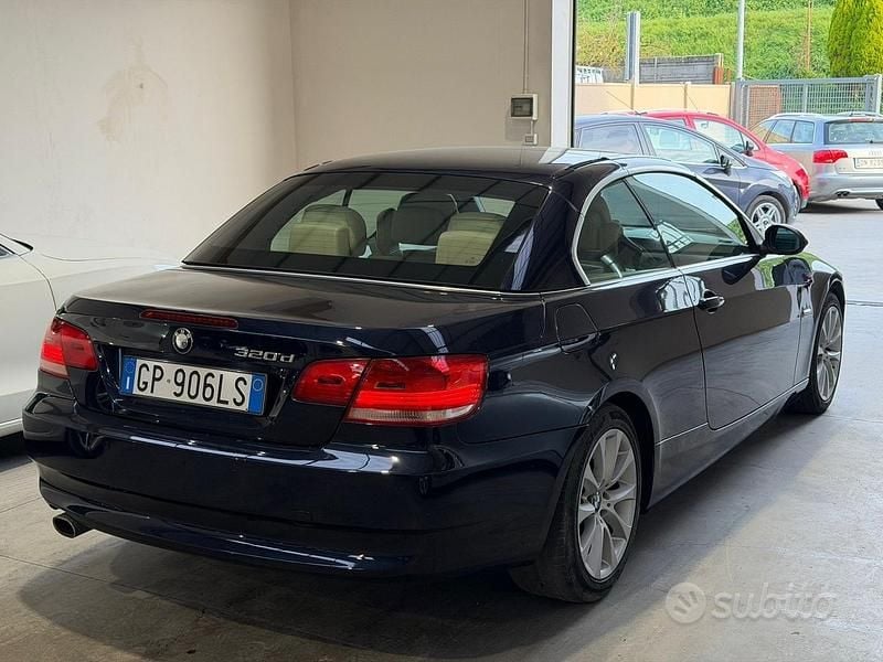 Usata BMW 320 Cabriolet Efficient Dynamics 184 CV (135 kW) 2010 Nero Cabrio