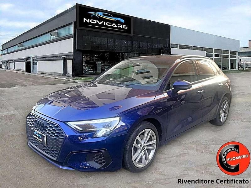 Blu navarra Usata 2022 Audi A3 Business Tre volumi | 25.000 € (Buon prezzo) - Immagine 1/4