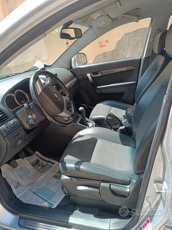 Usata Chevrolet Captiva 150 CV (110 kW) 2007 Grigio SUV