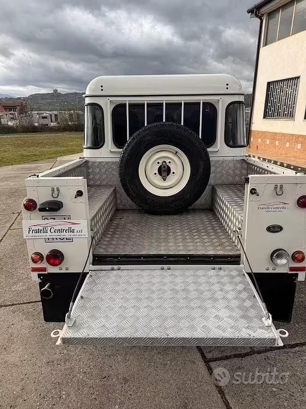 Usata Land Rover Defender 2010 Bianco SUV