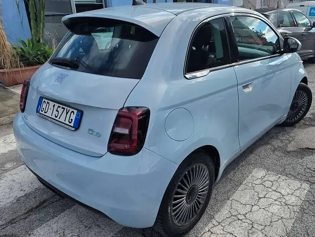 Begagnad Fiat 500e Icon 42 kW (58 HK) 2020 Blå Halvkombi
