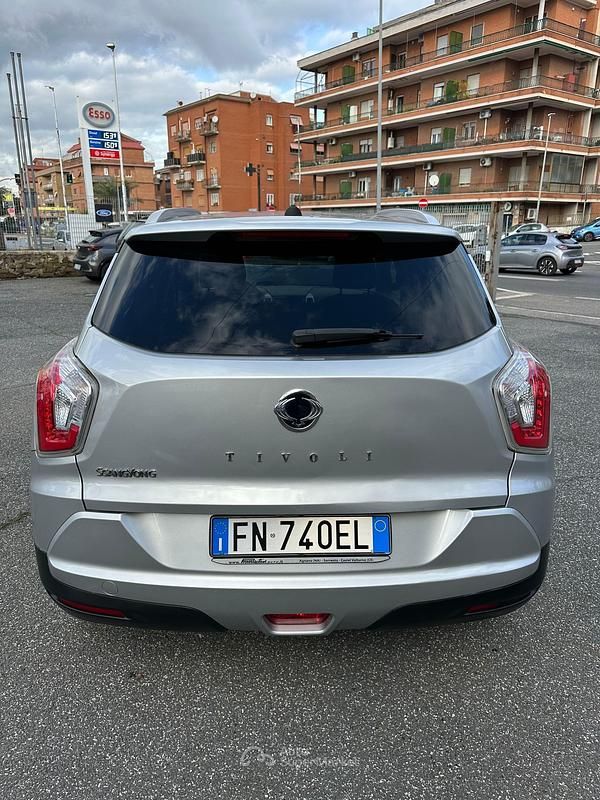Usata Ssangyong (KGM) Tivoli 128 CV (94 kW) 2018 Argento SUV