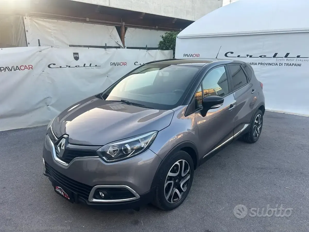 Usata Renault Captur Iconic 90 CV (66 kW) 2015 Grigio SUV