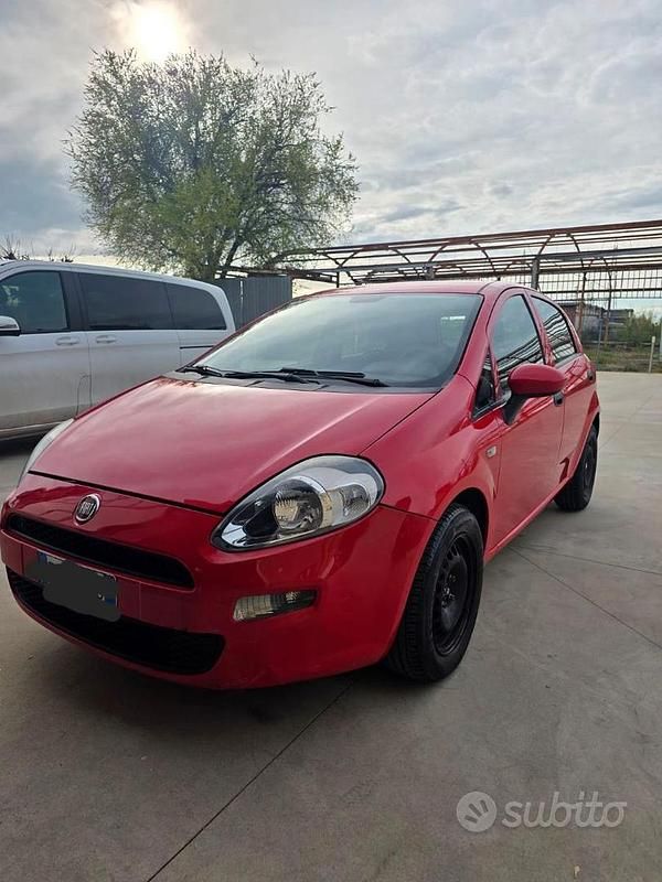Usata Fiat Punto 90 CV (66 kW) 2017 Rosso Utilitaria