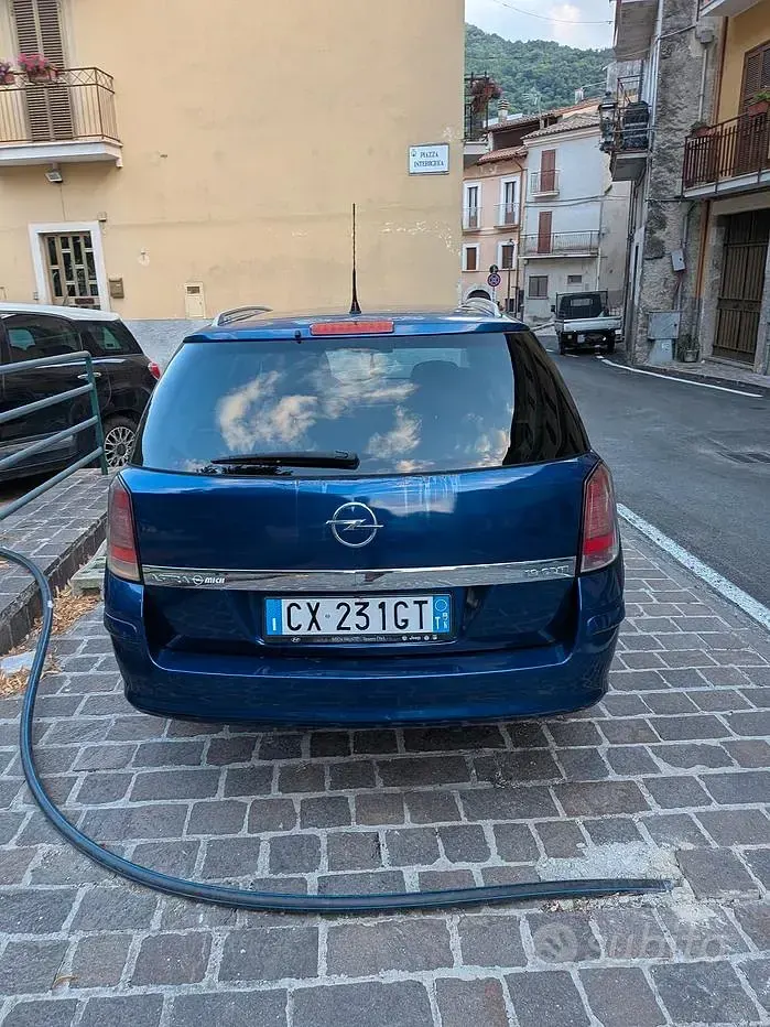 Usata Opel Astra Sport 125 CV (91 kW) 2004 Bluazzurro Station wagon