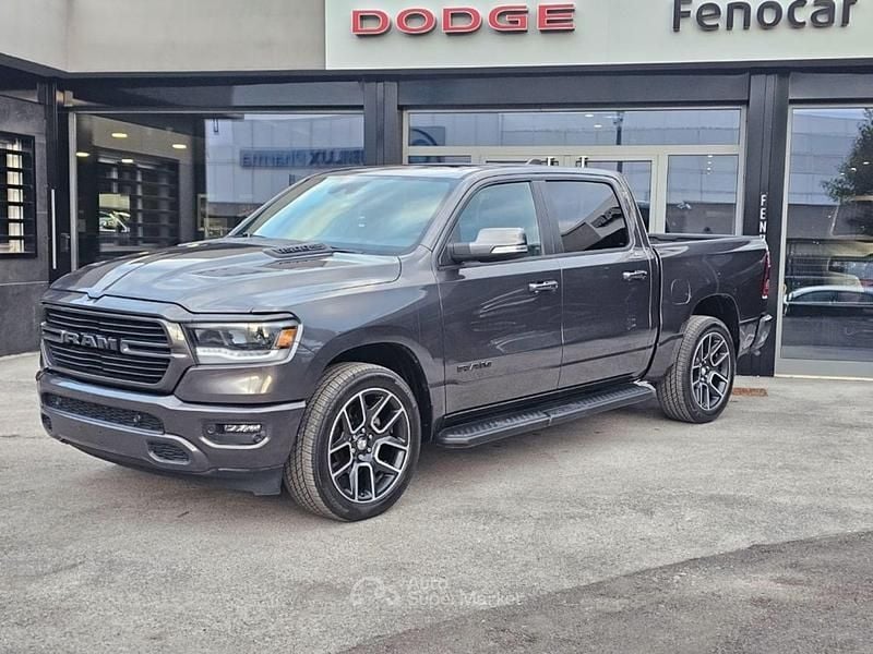 Usata RAM 1500 401 CV (294 kW) 2021 Grigio metallizzato Pick-up