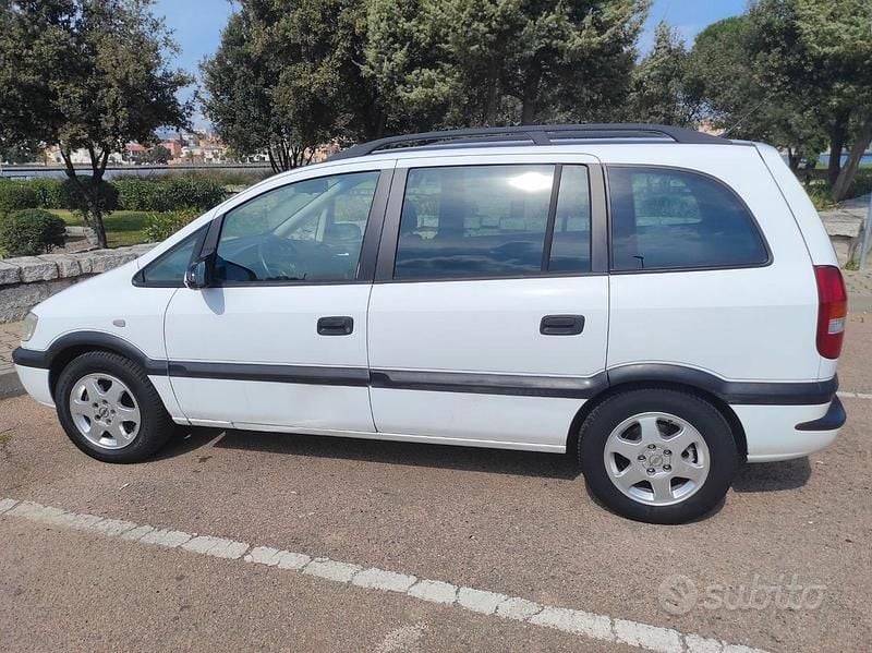 Usata Opel Zafira 1999 Bianco Monovolume