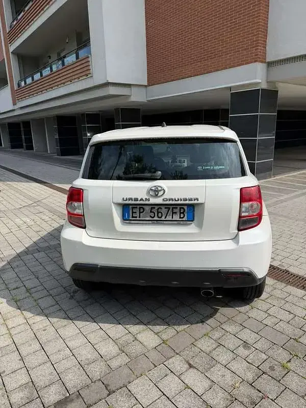 Usata Toyota Urban Cruiser Active 90 CV (66 kW) 2012 Bianco Utilitaria