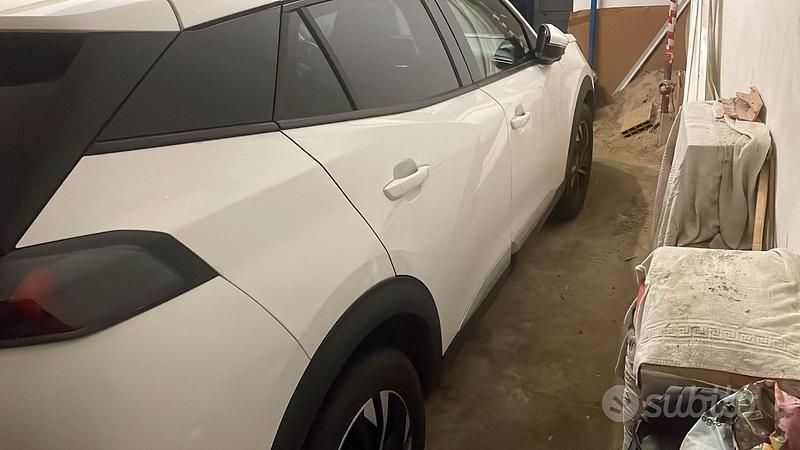 Usata Peugeot 2008 Allure 130 CV (95 kW) 2021 Bianco SUV