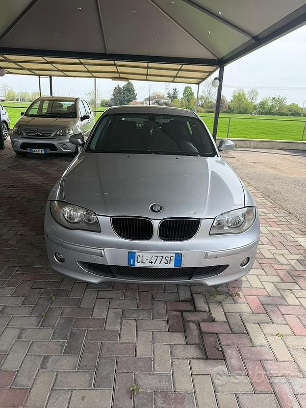 Usata BMW 118 122 CV (89 kW) 2004 Grigio Utilitaria