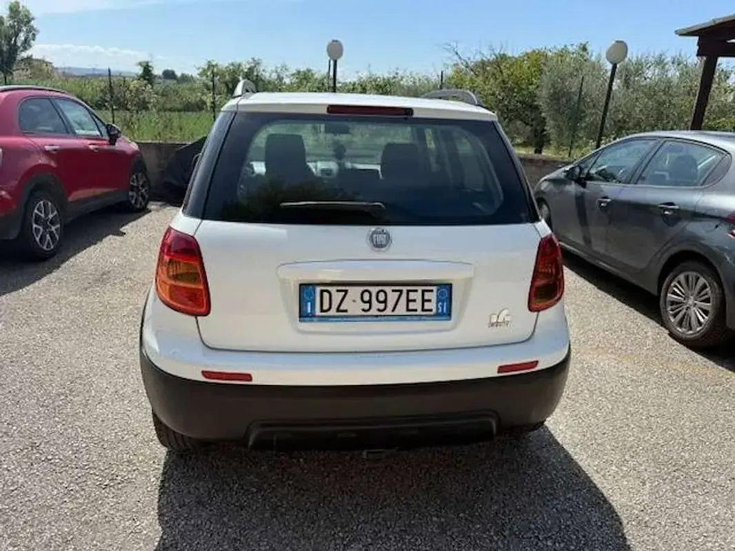 Usata Fiat Sedici Dynamic 120 CV (88 kW) 2010 Bianco SUV