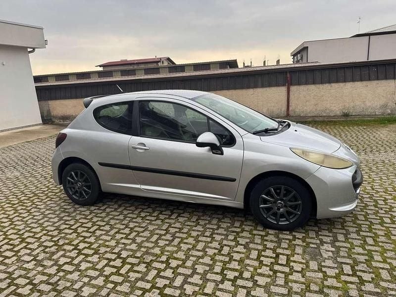 Usata Peugeot 207 68 CV (50 kW) 2006 Argento Berlina